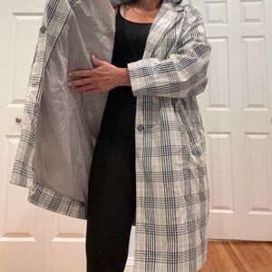 Beautifully lined -plaid print -must have trench